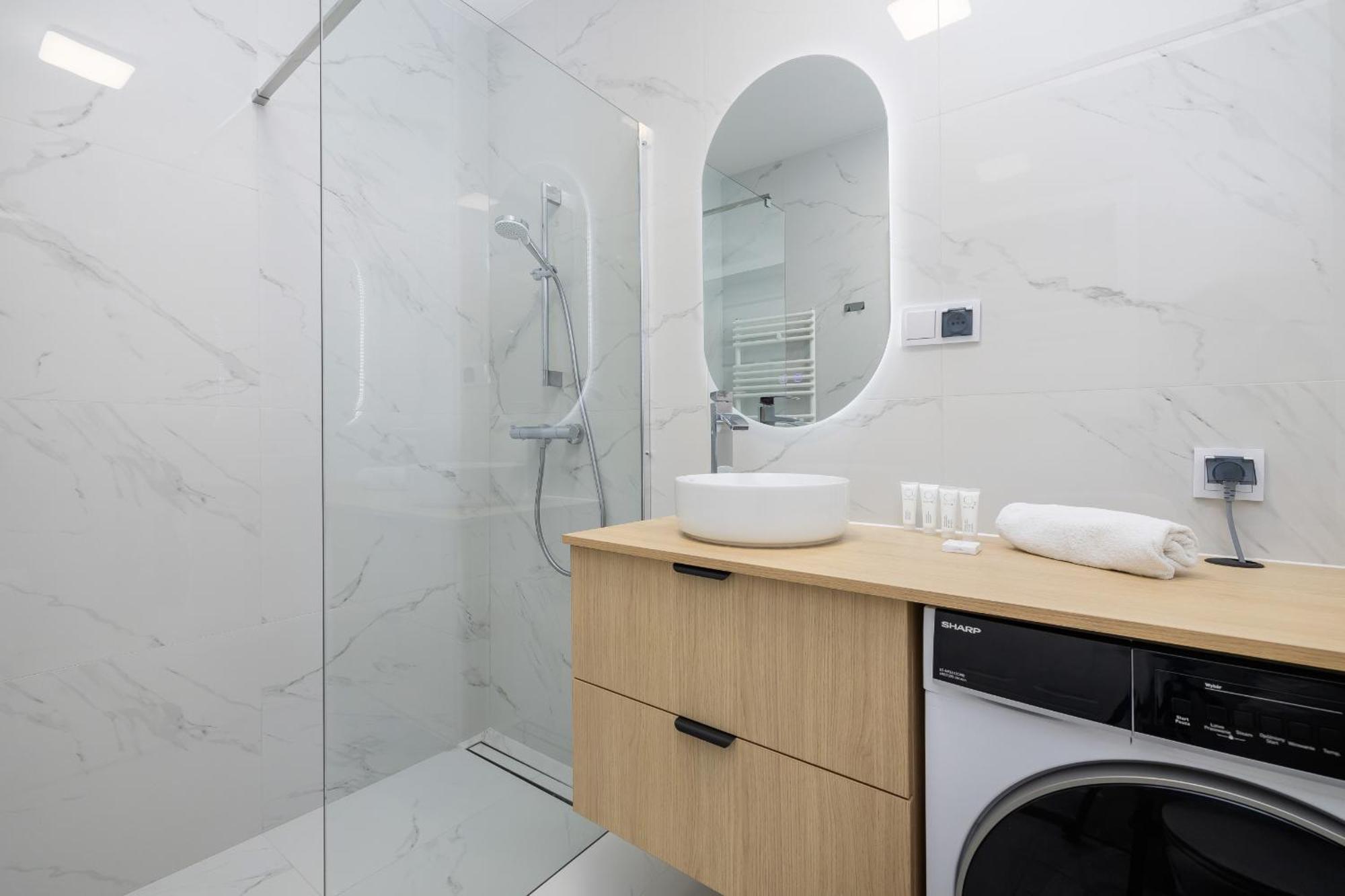 Krowoderska Apartment With Balcony Near City Center By Rent Like Home クラクフ エクステリア 写真