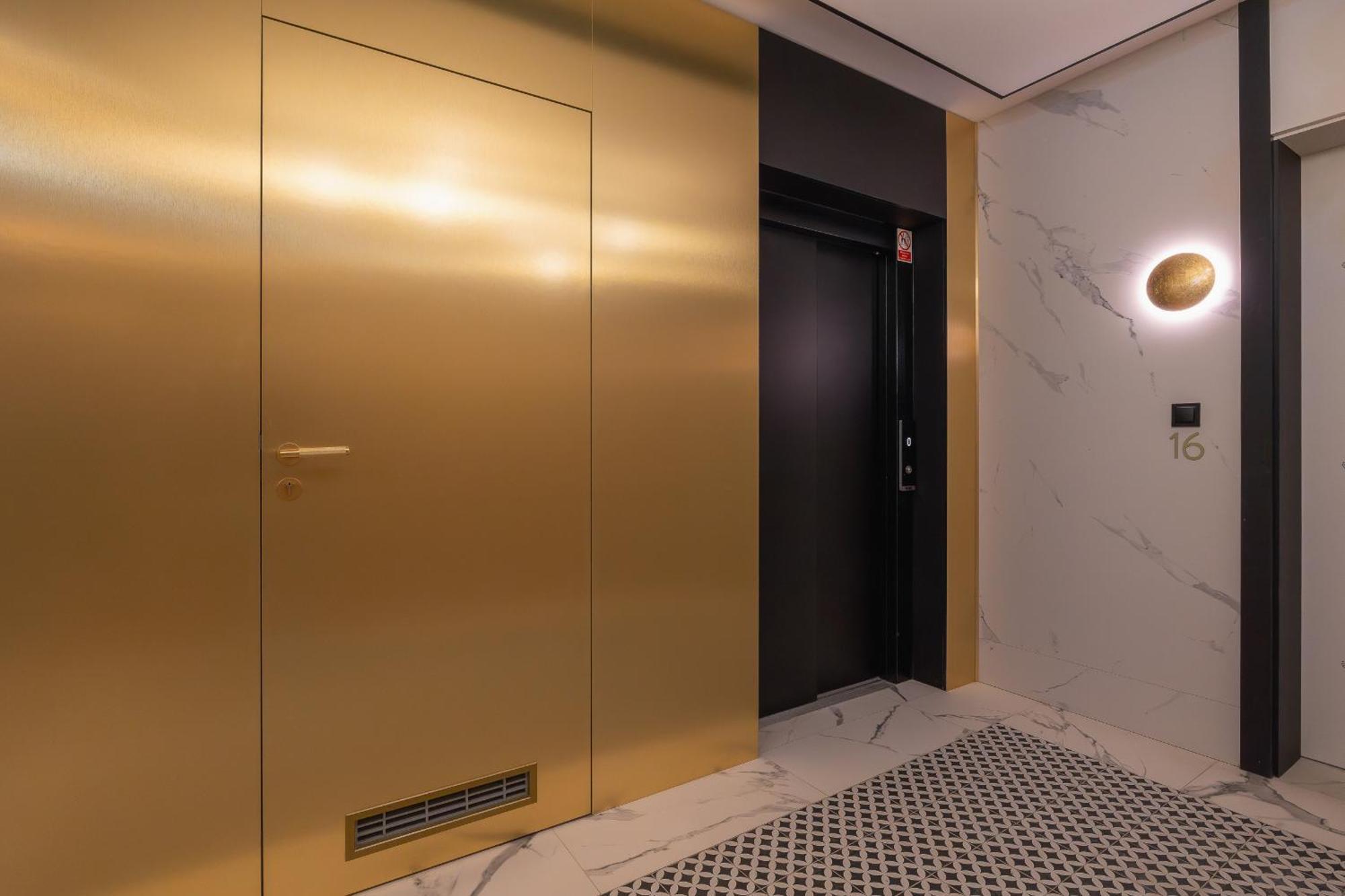 Krowoderska Apartment With Balcony Near City Center By Rent Like Home クラクフ エクステリア 写真