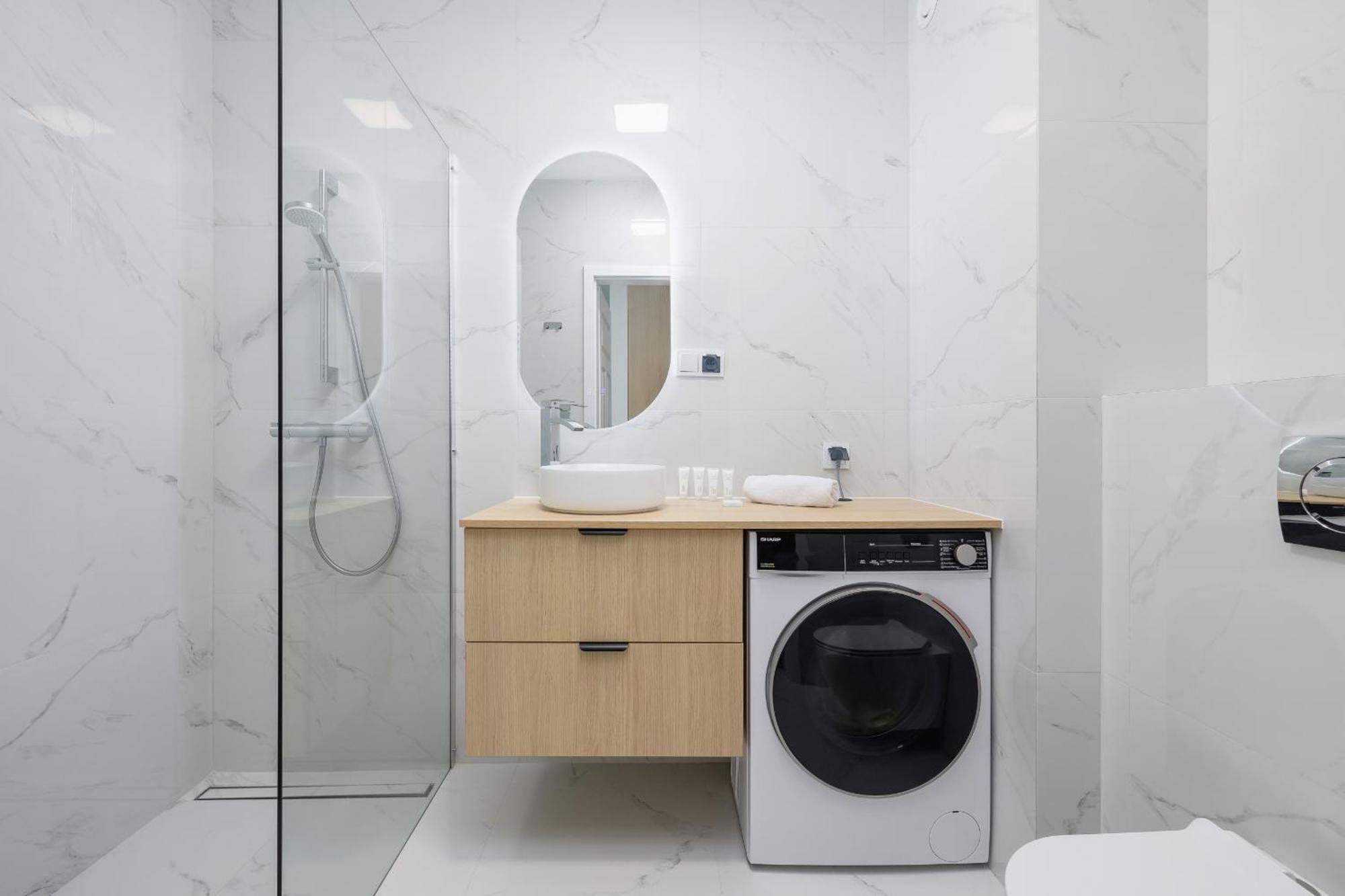 Krowoderska Apartment With Balcony Near City Center By Rent Like Home クラクフ エクステリア 写真